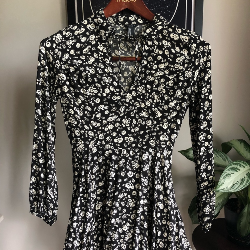 Mini 70’s style long sleeve light weight dress